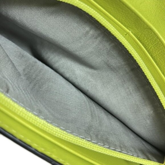 Auth FURLA - Yellow Green Leather Long Wallet - Picture 7 of 8